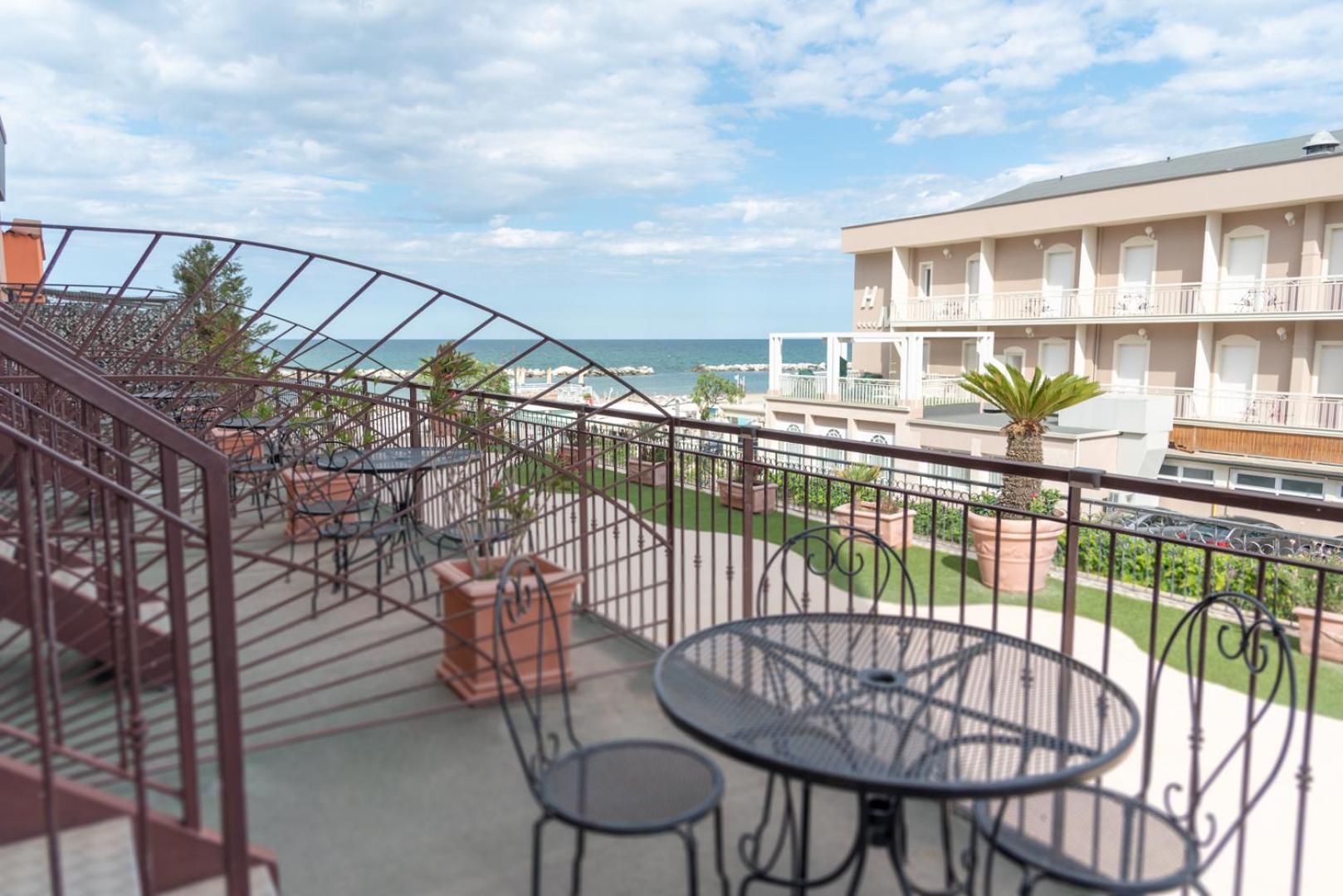 Hotel Giorgetti Orange Bellaria-Igea Marina Bagian luar foto